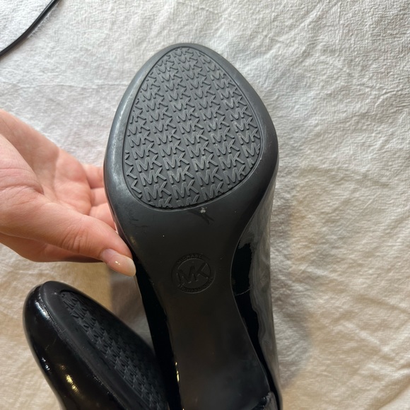 ❌SOLD❌ Michael Kors Black Heel - Picture 5 of 5